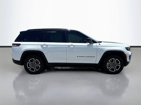 Used 2022 Jeep Grand Cherokee Trailhawk w/ Advanced Protech Group II AWD/4WD image 8