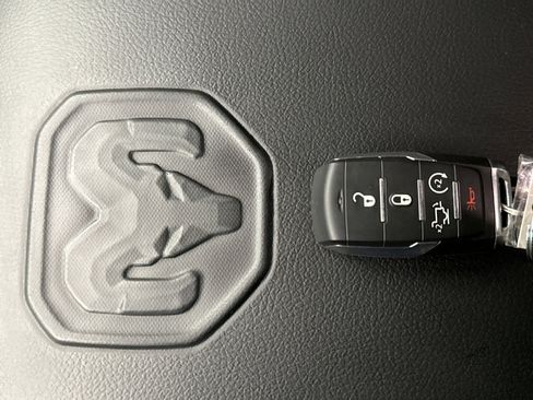 Used 2023 RAM 1500 Laramie AWD/4WD image 23