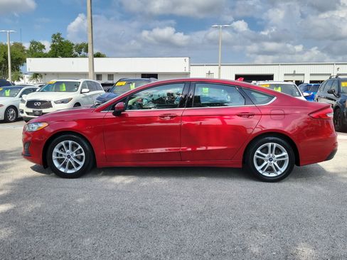 Used 2020 Ford Fusion SE FWD image 6