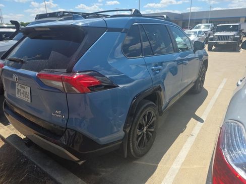 Used 2023 Toyota RAV4 SE image 4