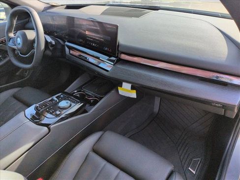 Used 2025 BMW i5 eDrive40i w/ Premium Package image 23