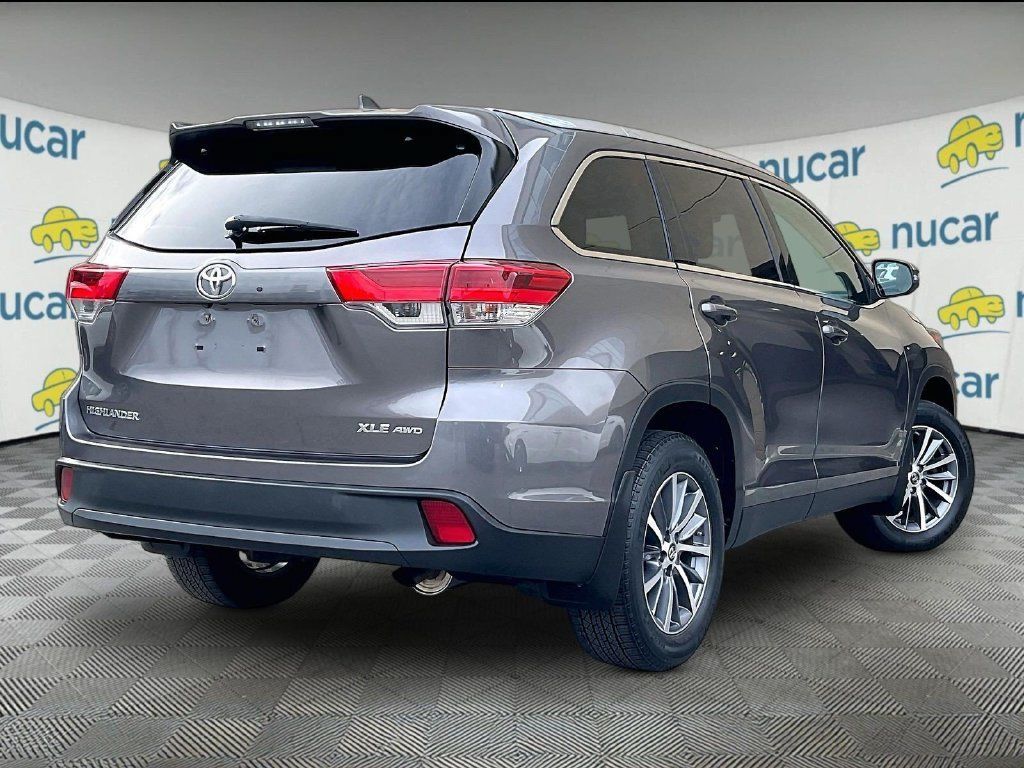 Used 2019 Toyota Highlander XLE AWD/4WD image 6