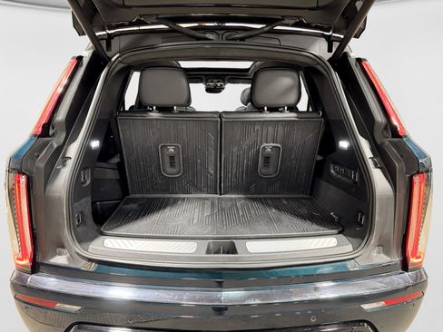 Used 2026 Cadillac Vistiq Platinum w/ LPO, Floor Liner Package AWD/4WD image 25