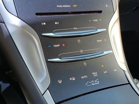 Used 2013 Lincoln MKZ FWD image 25