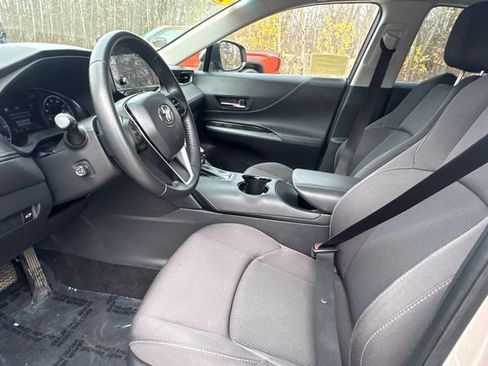 Used 2024 Toyota Venza LE image 38