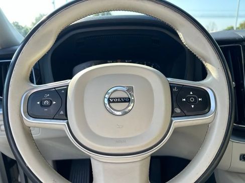 Used 2018 Volvo XC60 T5 Momentum w/ Vision Package AWD/4WD image 13