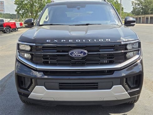 New 2025 Ford Expedition Platinum image 2