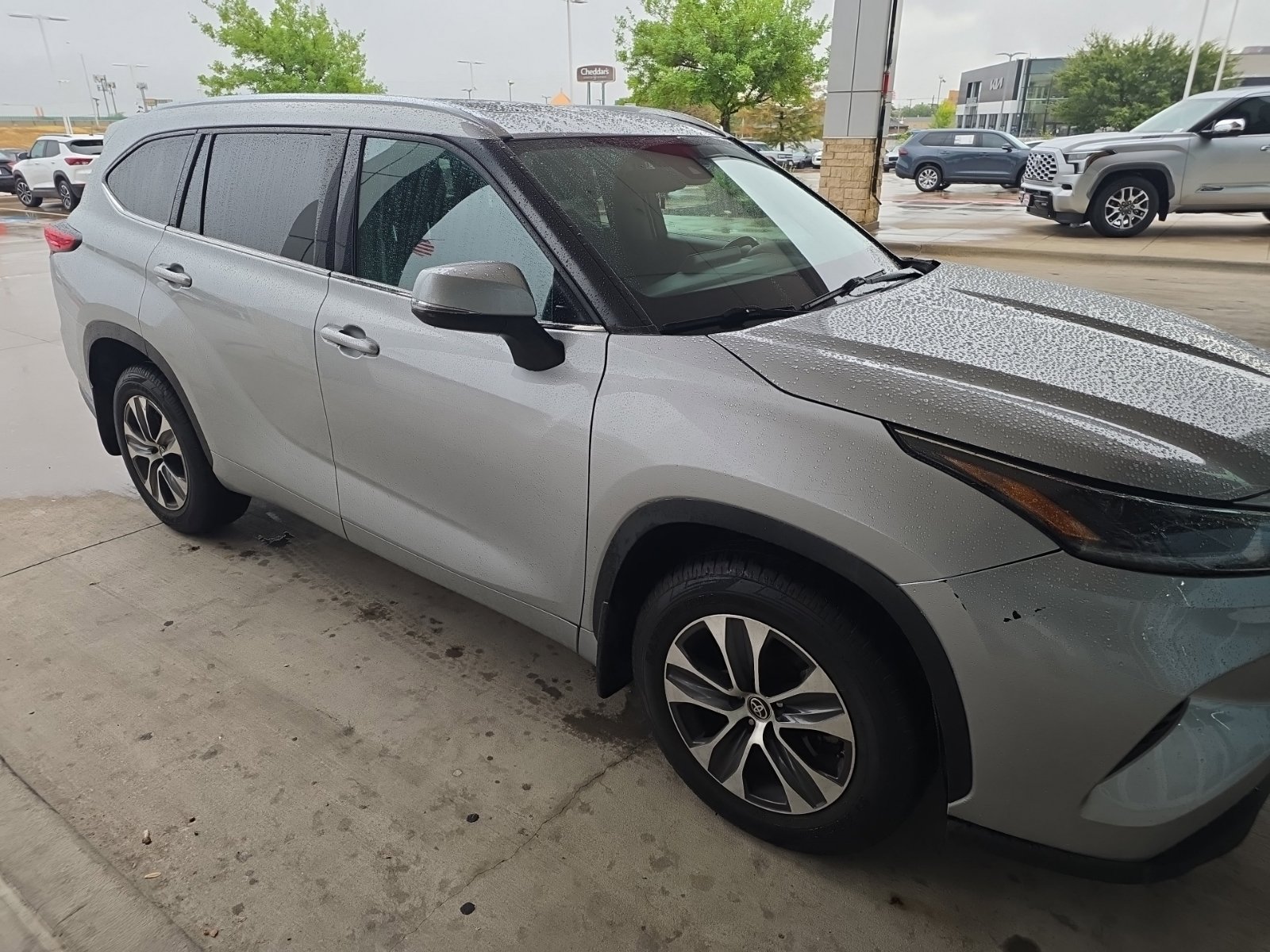 Used 2021 Toyota Highlander XLE AWD/4WD image 30