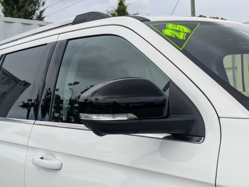 Certified 2025 Ford Expedition Platinum w/ Driver's Package AWD/4WD image 10