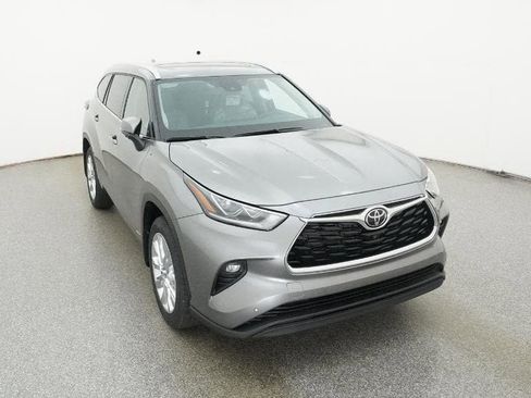 New 2026 Toyota Highlander Limited image 14