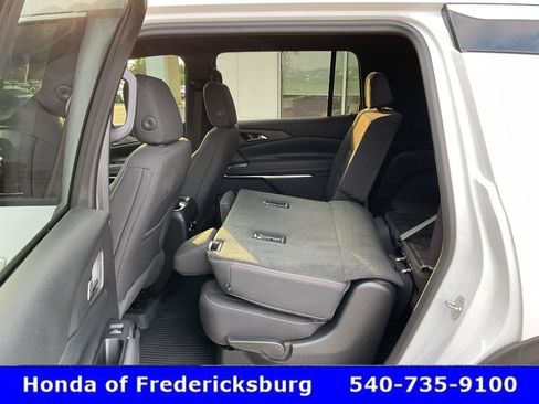 Used 2025 Chevrolet Traverse LT FWD image 25