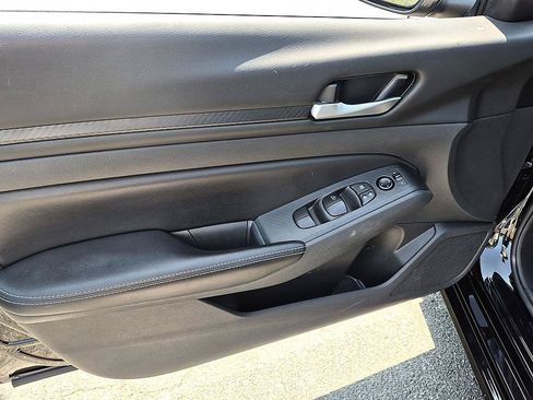 Used 2024 Nissan Altima 2.5 SV FWD image 12