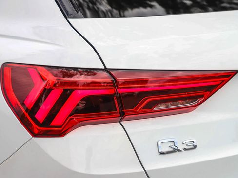 Used 2022 Audi Q3 2.0T Premium Plus w/ Premium Plus Package AWD/4WD image 11