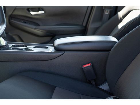 Used 2024 Nissan Sentra SV FWD image 33