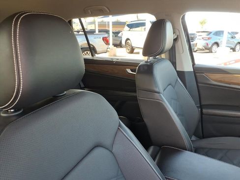 Used 2024 Volkswagen Atlas SE image 12