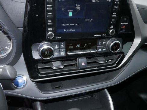 Certified 2022 Toyota Highlander LE image 23