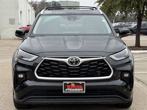 Used 2024 Toyota Highlander XLE image 7