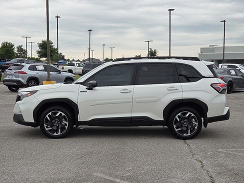 Used 2025 Subaru Forester Premium AWD/4WD image 3