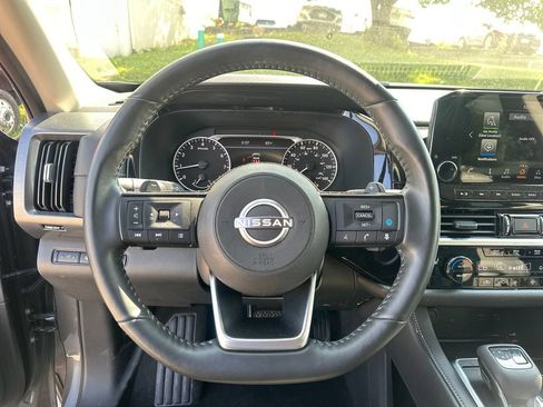 Used 2025 Nissan Pathfinder SL FWD image 43