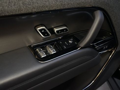 Used 2023 Land Rover Range Rover Sport SE image 26