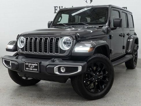 Used 2025 Jeep Wrangler Unlimited Sahara w/ Safety Group AWD/4WD image 44
