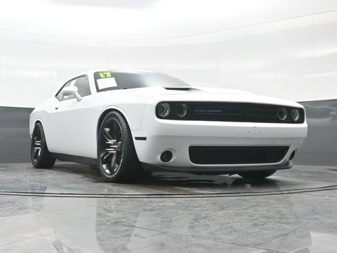 Used 2017 Dodge Challenger R/T image 27