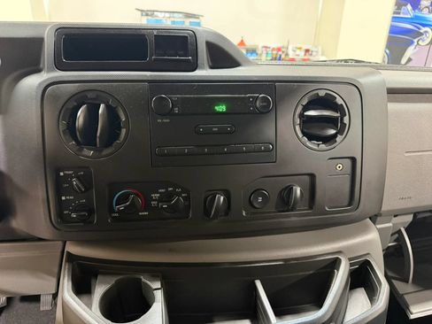 Used 2014 Ford E-250 and Econoline 250 Extended w/ Power Group RWD image 41