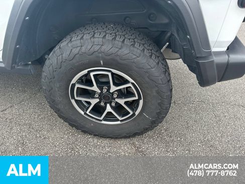 Used 2025 Jeep Wrangler Unlimited Rubicon AWD/4WD image 13
