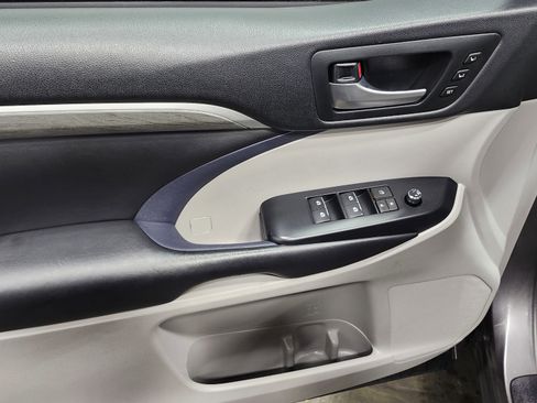 Used 2018 Toyota Highlander Limited Platinum image 27