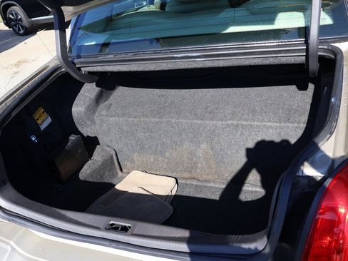 Used 2004 Lincoln Town Car Signature image 15