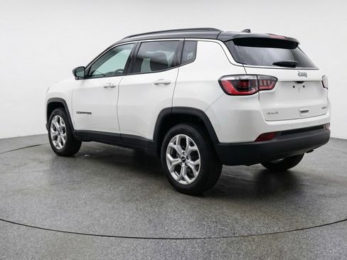 Used 2025 Jeep Compass Latitude image 6