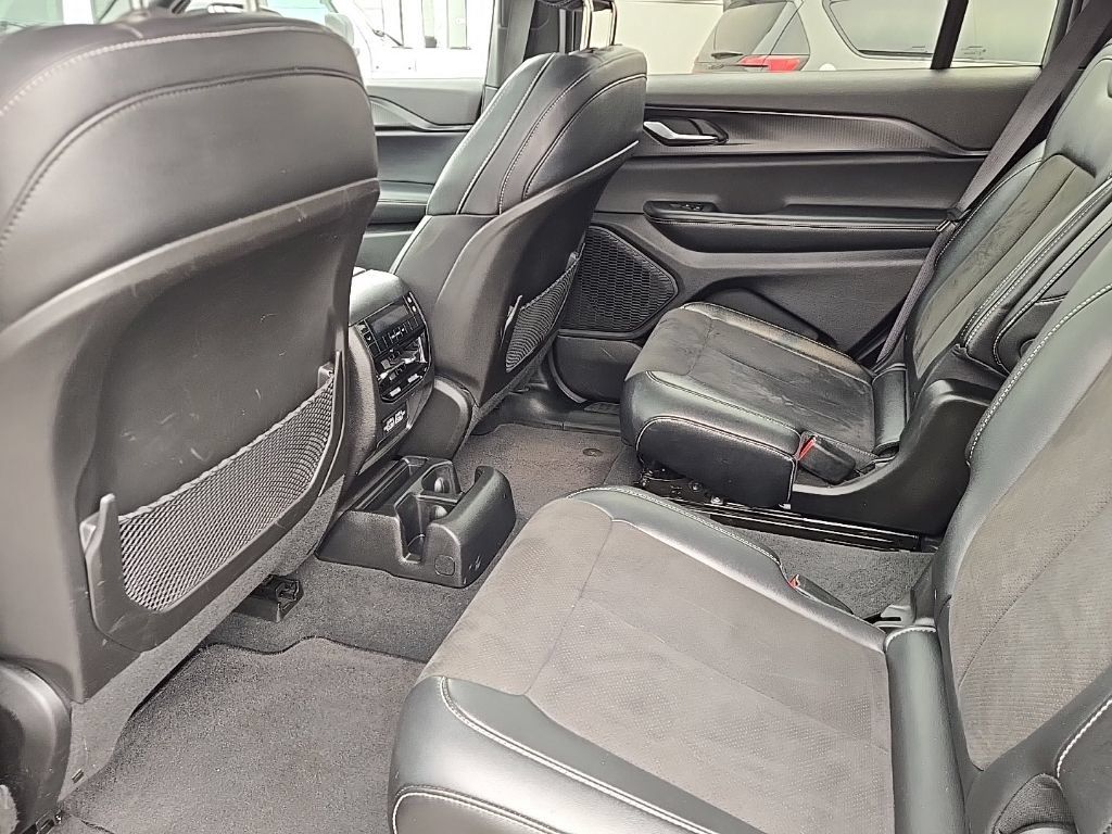 Used 2023 Jeep Grand Cherokee L Laredo AWD/4WD image 15