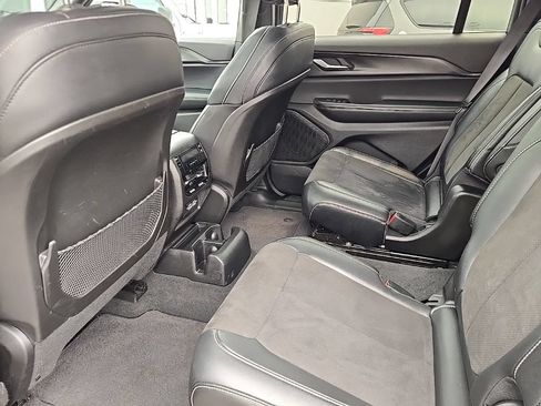 Used 2023 Jeep Grand Cherokee L Laredo AWD/4WD image 15