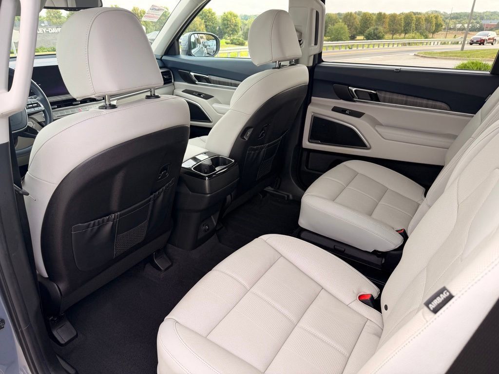 Used 2024 Kia Telluride EX w/ EX Captain's Chair Package FWD image 33