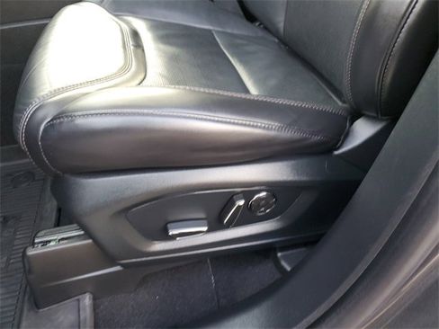 Used 2020 Ford Explorer Platinum w/ Premium Technology Package image 28