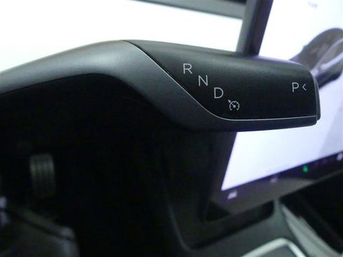 Used 2021 Tesla Model Y Performance image 17