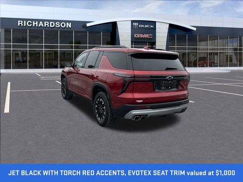 Used 2024 Chevrolet Traverse Z71 w/ Enhanced Driving Package image 3