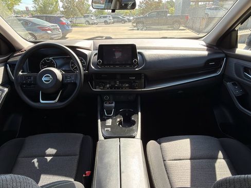 Used 2021 Nissan Rogue SV image 12