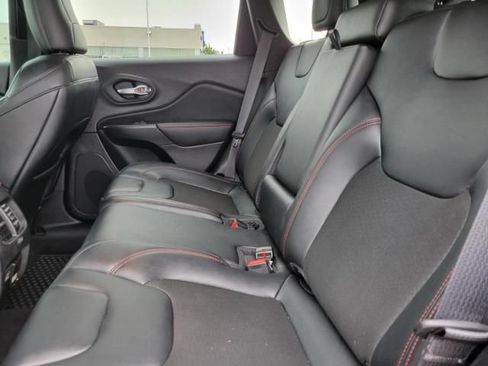 Used 2022 Jeep Cherokee Trailhawk AWD/4WD image 11