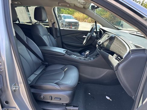 Used 2017 Buick Envision Essence image 9