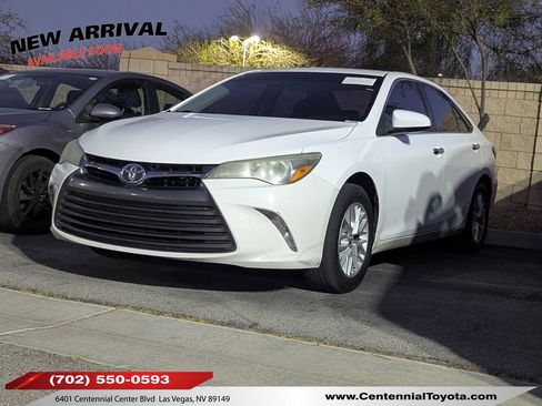 Used 2016 Toyota Camry LE image 1
