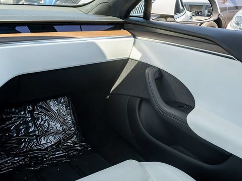 Used 2022 Tesla Model S AWD/4WD image 18
