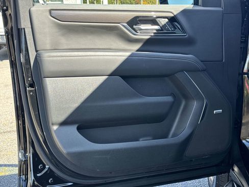 Used 2025 GMC Yukon Elevation w/ LPO, Floor Liner Package image 14