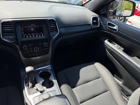 Used 2019 Jeep Grand Cherokee Laredo image 19
