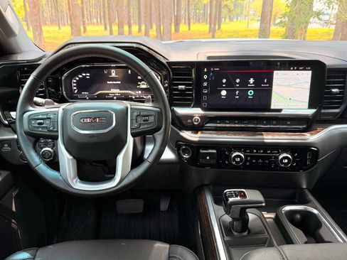 Used 2025 GMC Sierra 1500 Elevation w/ Preferred Package AWD/4WD image 3
