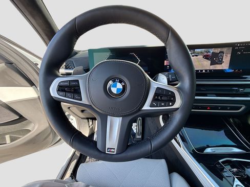 Used 2025 BMW X7 xDrive40i w/ M Sport Package AWD/4WD image 41