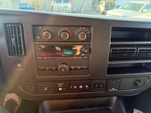 Used 2019 Chevrolet Express 3500 w/ Driver Convenience Package image 17