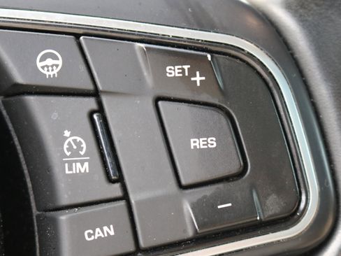 Used 2017 Jaguar F-PACE Prestige image 15