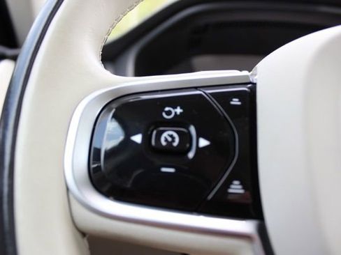 Certified 2023 Volvo XC60 T8 Ultimate w/ Climate Package AWD/4WD image 31