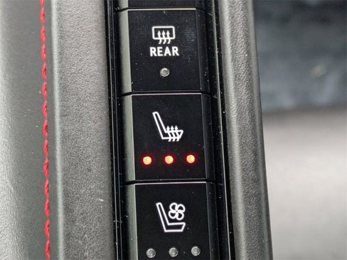 Used 2021 Chevrolet Corvette Stingray Premium Conv w/ Z51 Performance Package image 19